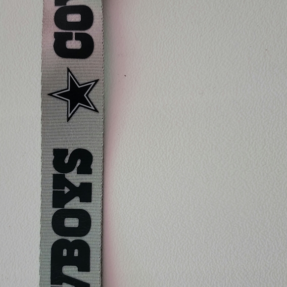 COWBOYS WRIST STRAP KEY CHAIN - Picture 2 of 4